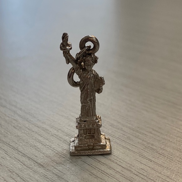 Jewelry - Silver Tone Statue of Liberty Charm Pendant